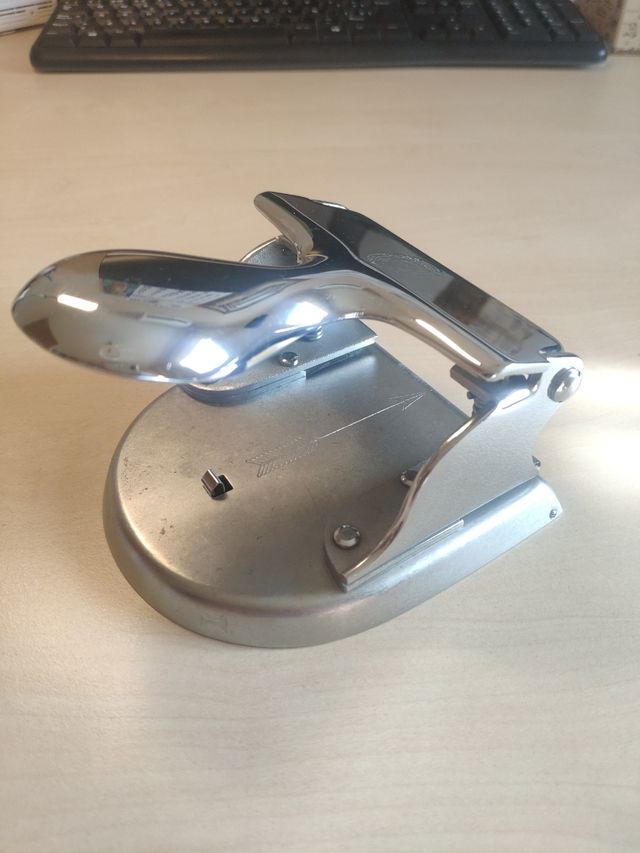 PERFORADORA AGUJEROS CASCO ANTIGUA