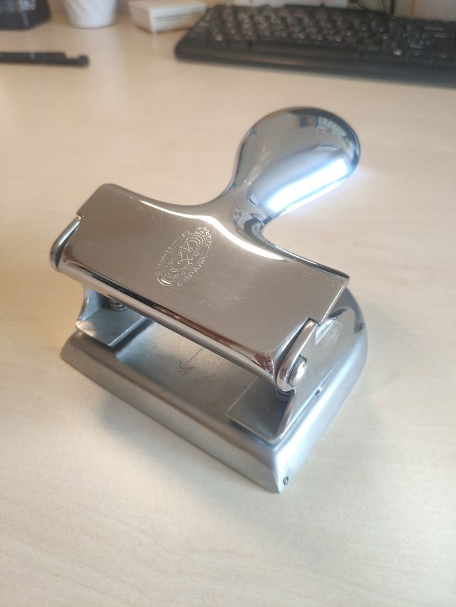 PERFORADORA AGUJEROS CASCO ANTIGUA