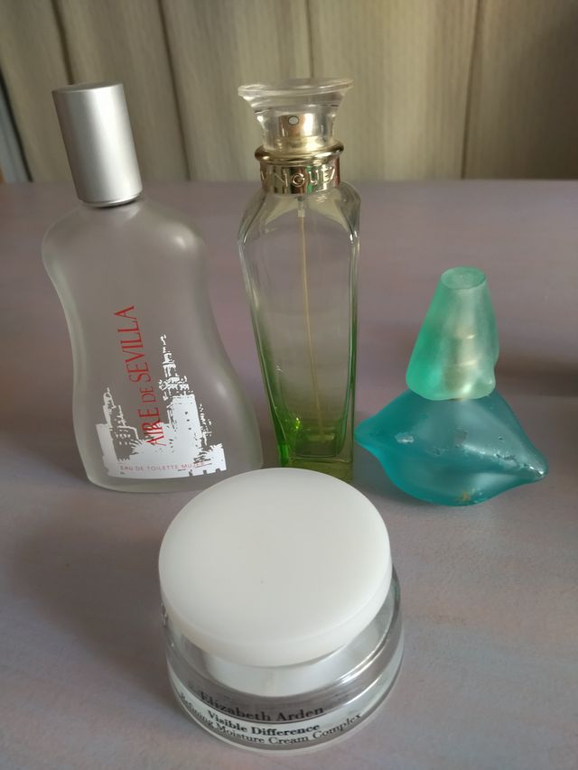 7 flaconi di profumo vuoti 2 flaconi di crema