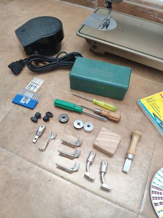 MAQUINA DE COSER REFREY 427 MARRON