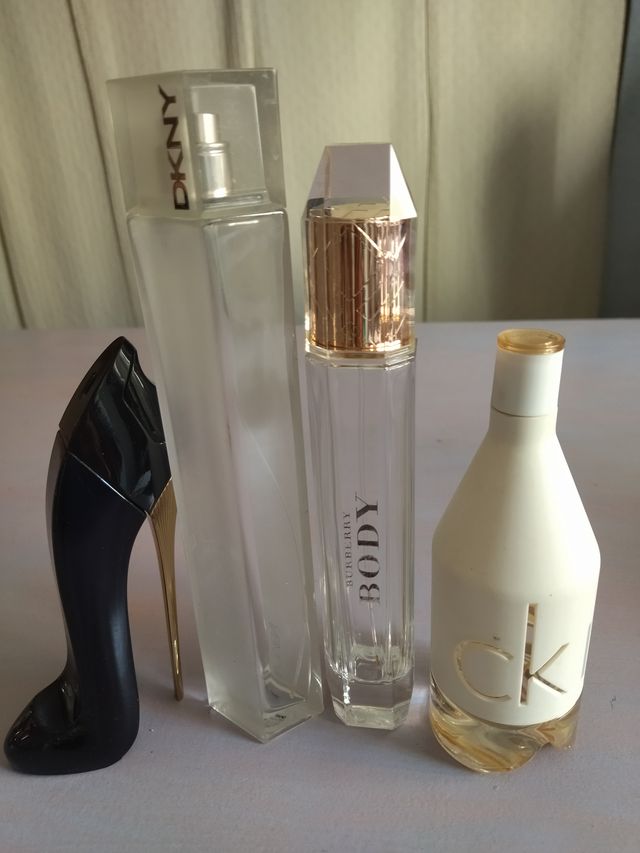 Bottiglie di profumo vuote