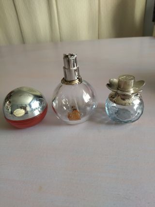 Bottiglie di profumo vuote