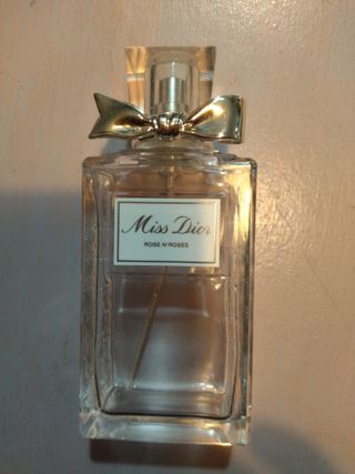 Bottiglie di profumo vuote