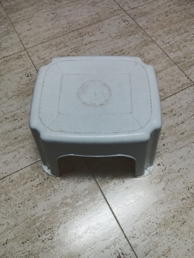 Taburete blanco