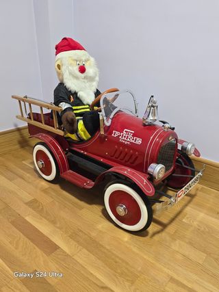 Coche infantil con pedales