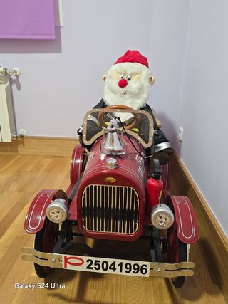 Coche infantil con pedales