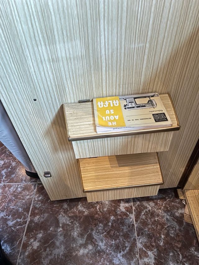 Maquina coser con mueble alfamatic