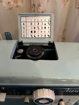 Maquina coser con mueble alfamatic