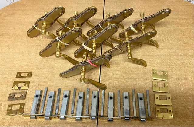 8 juegos manillas latón