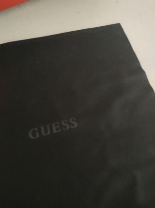 Estuche gafas nuevo Guess