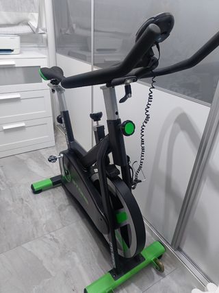 Bicicleta spinning  marca Salter PT-1590, POCO USO