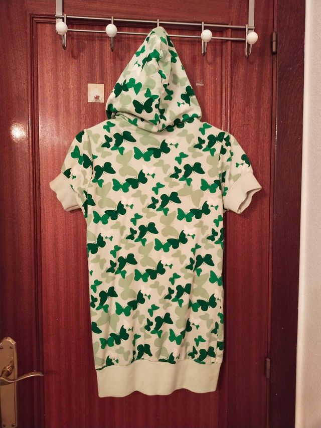 Sudadera de Bershka con capucha y bolsillos