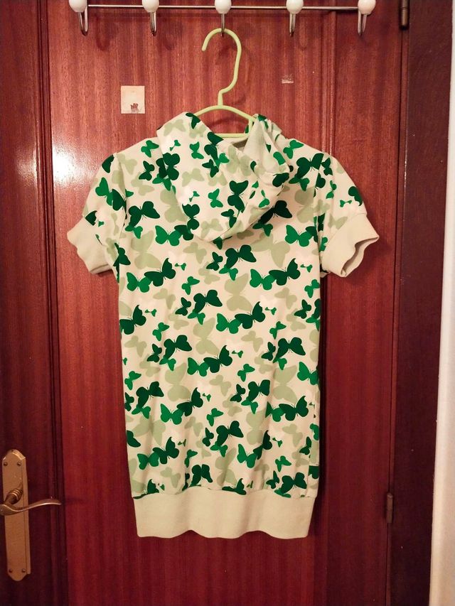 Sudadera de Bershka con capucha y bolsillos