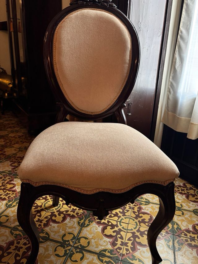 Comedor en caoba mesas y sillas