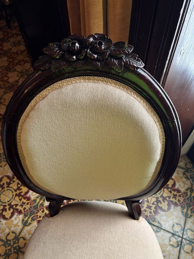 Comedor en caoba mesas y sillas