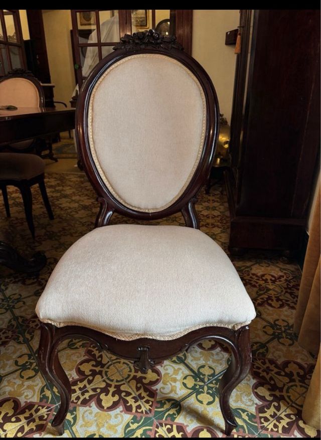 Comedor en caoba mesas y sillas