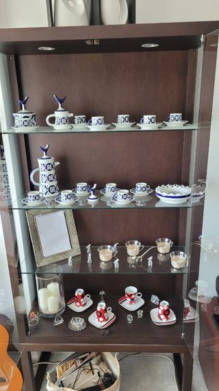 Vitrina de madera y cristal color wengue