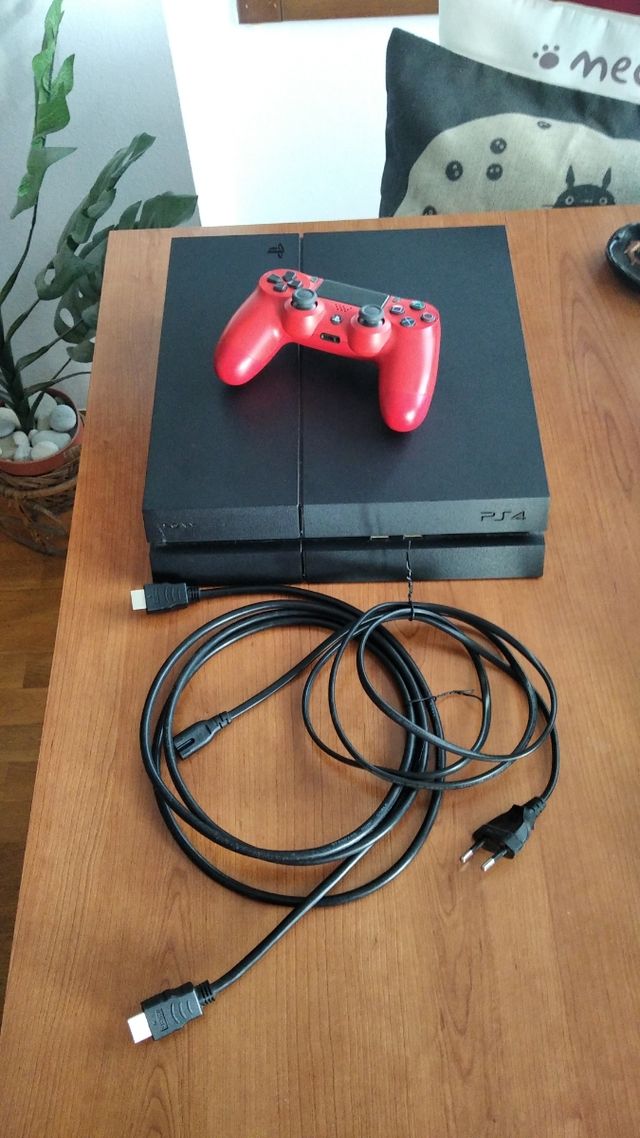 PS4 de 1 Tera más mando rojo perfecto estado