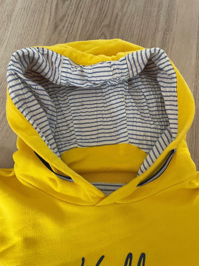 Sudadera amarilla de Nanos