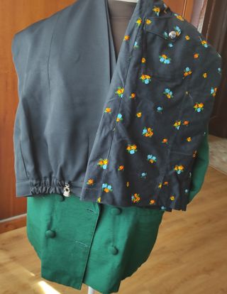 Fato de calça , saia e casaco