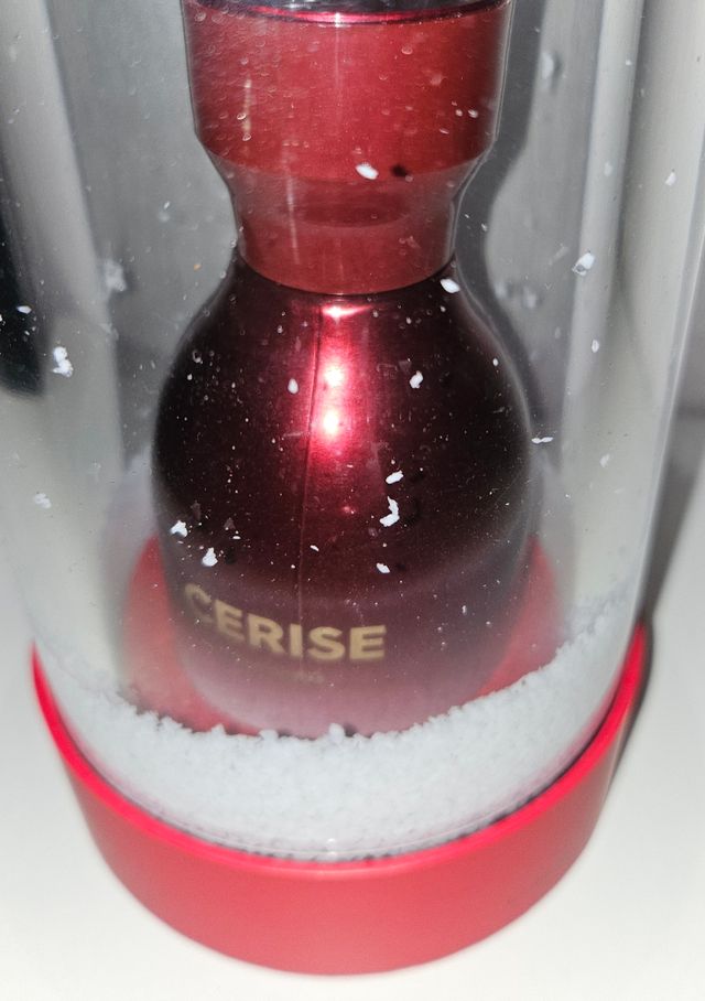 Perfume CERISE Bola Nieve.