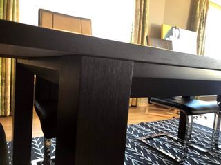 mesa de comedor con sillas