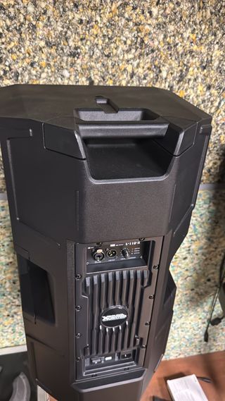 ALTAVOZ 15" AUTO AMPLIFICADO.