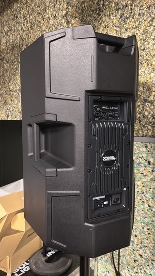 ALTAVOZ 15" AUTO AMPLIFICADO.