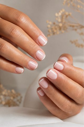 Manicura y pedicura  salón estudio bibi nails