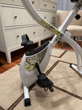 Bicicleta estática plegable con respaldo