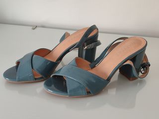 Sandalias tacón gris charol