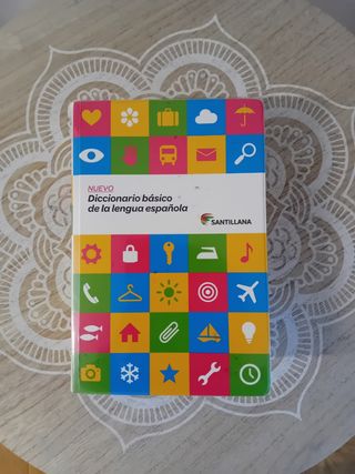 NUEVO DICCIONARIO BÁSICO DE LA LENGUA ESPAÑOLA SANTILLANA (Spanish Edition)