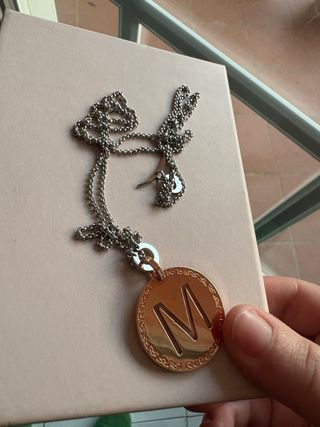 Ciondolo lettera M oro rosa Rebecca