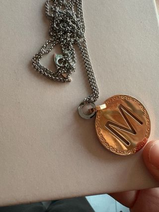 Ciondolo lettera M oro rosa Rebecca