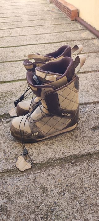 Nieve esquís y snowboard