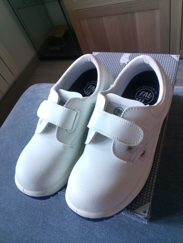 Zapatos de trabajo a estrenar