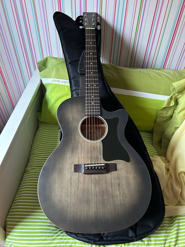 Chitarra acustica