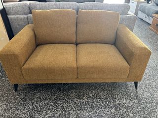 Sofa Amarillo nuevo dos plazas