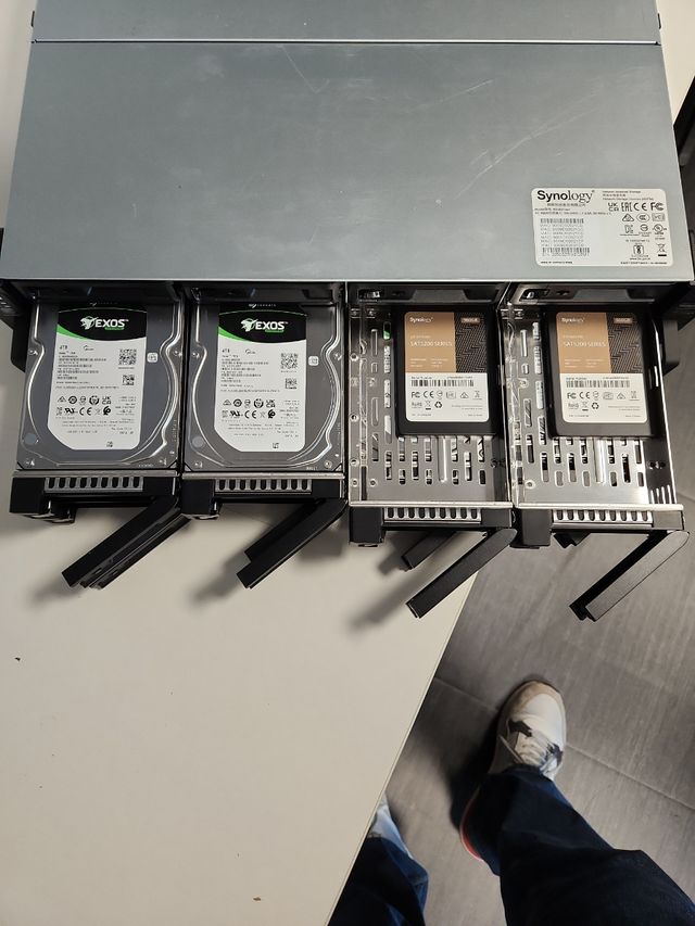 Nas synology RS3621XSPlus, 10 HDde 4 Tb. Y 2 ssd 