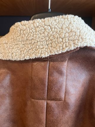 Chaqueta marron imitacion piel vuelta.