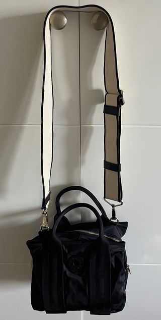 Bolso de nailon marca Bimba y Lola