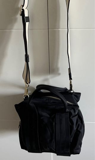 Bolso de nailon marca Bimba y Lola