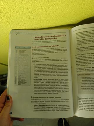 Historia do mundo contemporáneo 1º Bach. (Libros de texto) (Galician Edition)