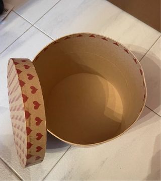 Scatola regalo a cuori