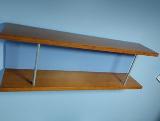 Vendo mesita de noche y 2 estanterías de madera d