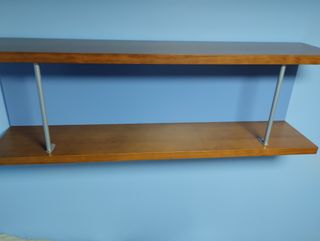 Vendo mesita de noche y 2 estanterías de madera d