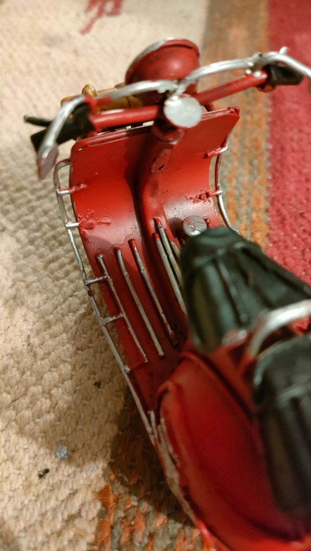 VESPA metallo vintage latta 12X4X 7,5 CM.