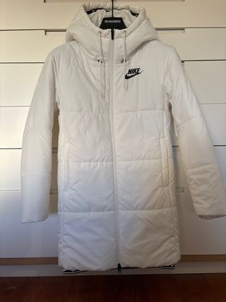 Plumifero Nike con capucha 