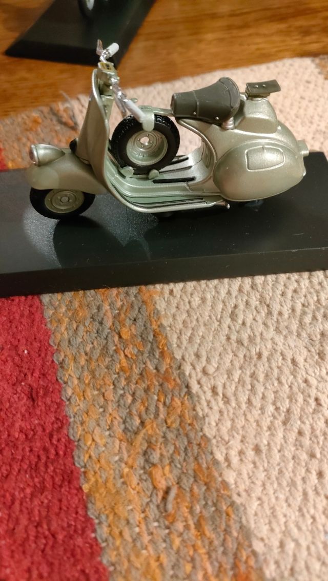 Piaggio Vespa Sport 6 Giorni - Met Green.

Mi