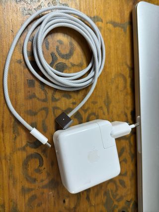 CARGADOR MACBOOKPRO 2024 NUEVO POCO USO !!